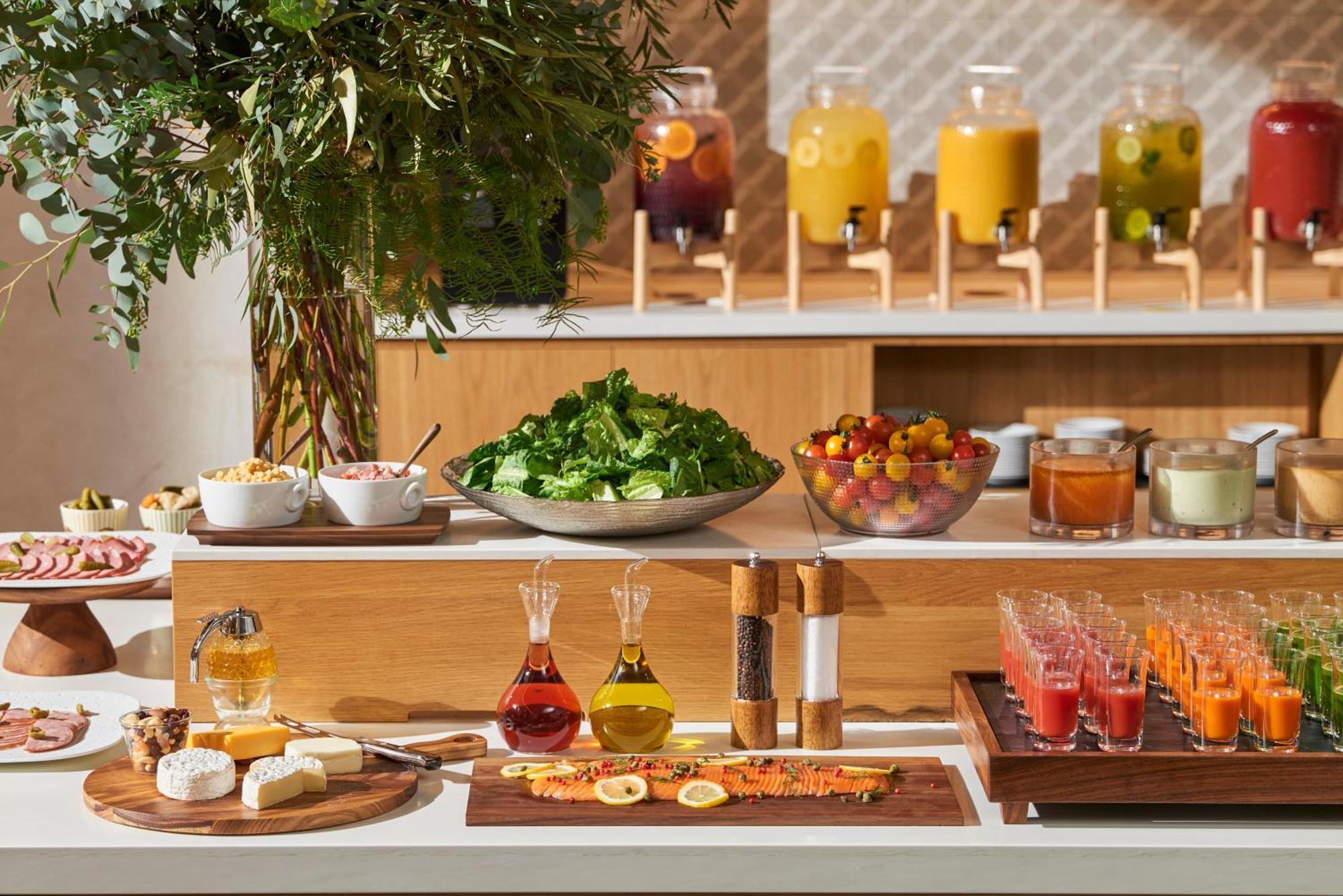 Omo7 Osaka By Hoshino Resorts Εξωτερικό φωτογραφία A salad bar