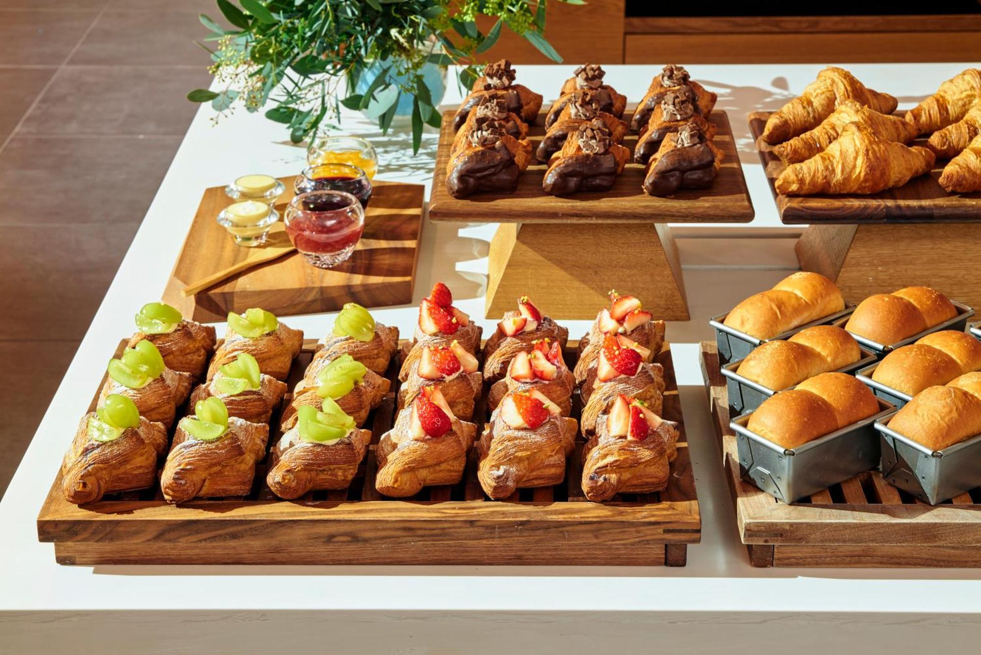 Omo7 Osaka By Hoshino Resorts Εξωτερικό φωτογραφία A selection of pastries